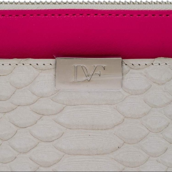 Diane Von Furstenberg White Python Embossed Leather Zip Around Wallet - Picture 2 of 5